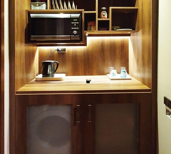Hotel room mini-bar and coffee station unit